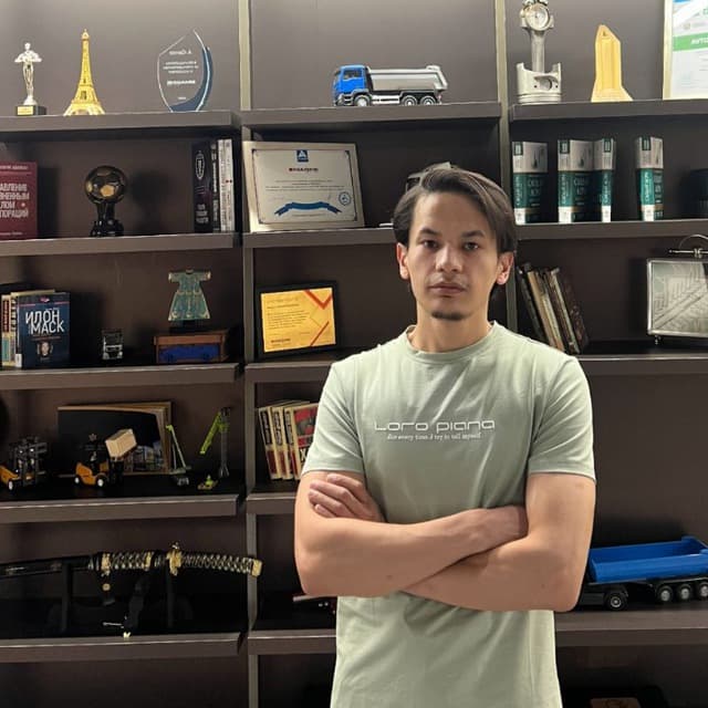 Abbosbek Sulaymonov - Frontend Developer and Team Leader working on React and Next.js projects